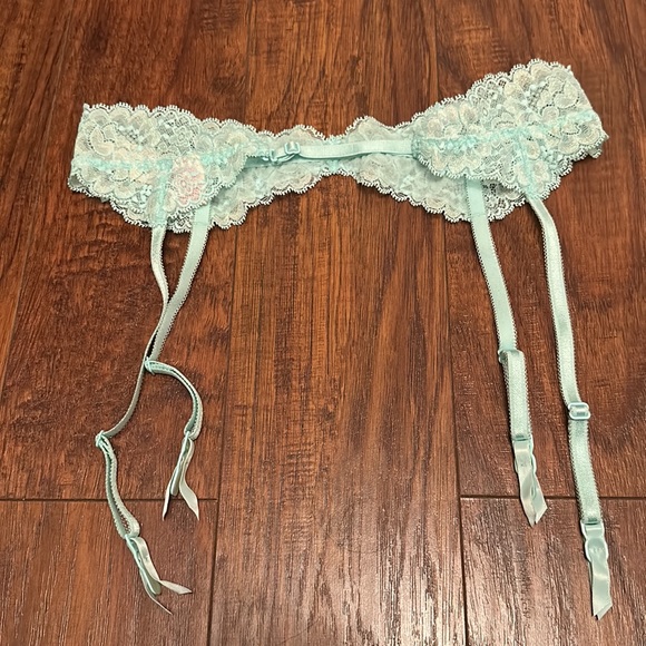 NWT- Victoria’s Secret Garter- XS/S - Picture 5 of 11